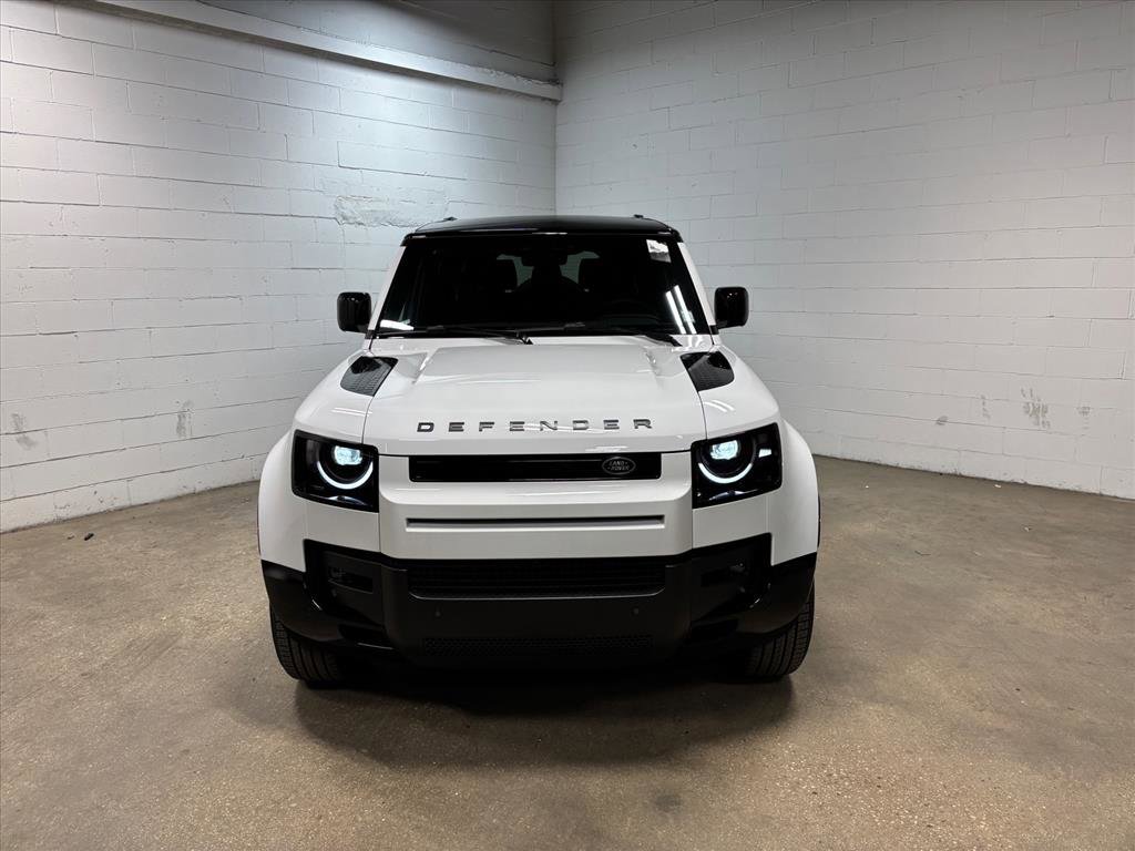 New 2026 Land Rover Defender 130 X-Dynamic SE image 3