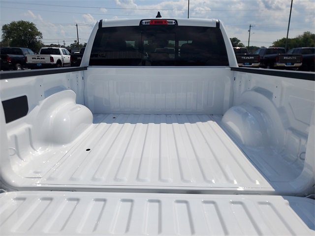 New 2026 RAM 1500 4x4 Crew Cab image 8
