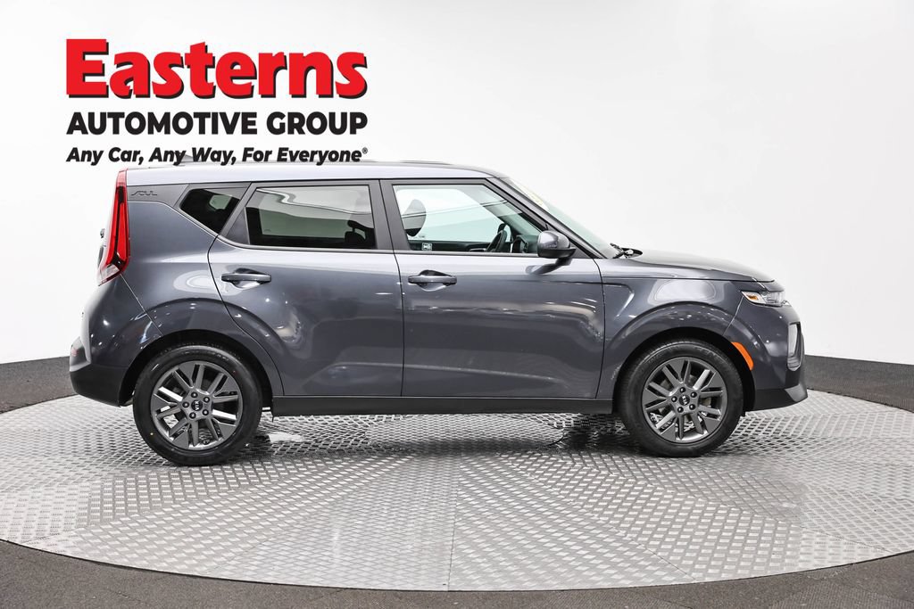 Used 2021 Kia Soul S FWD image 4