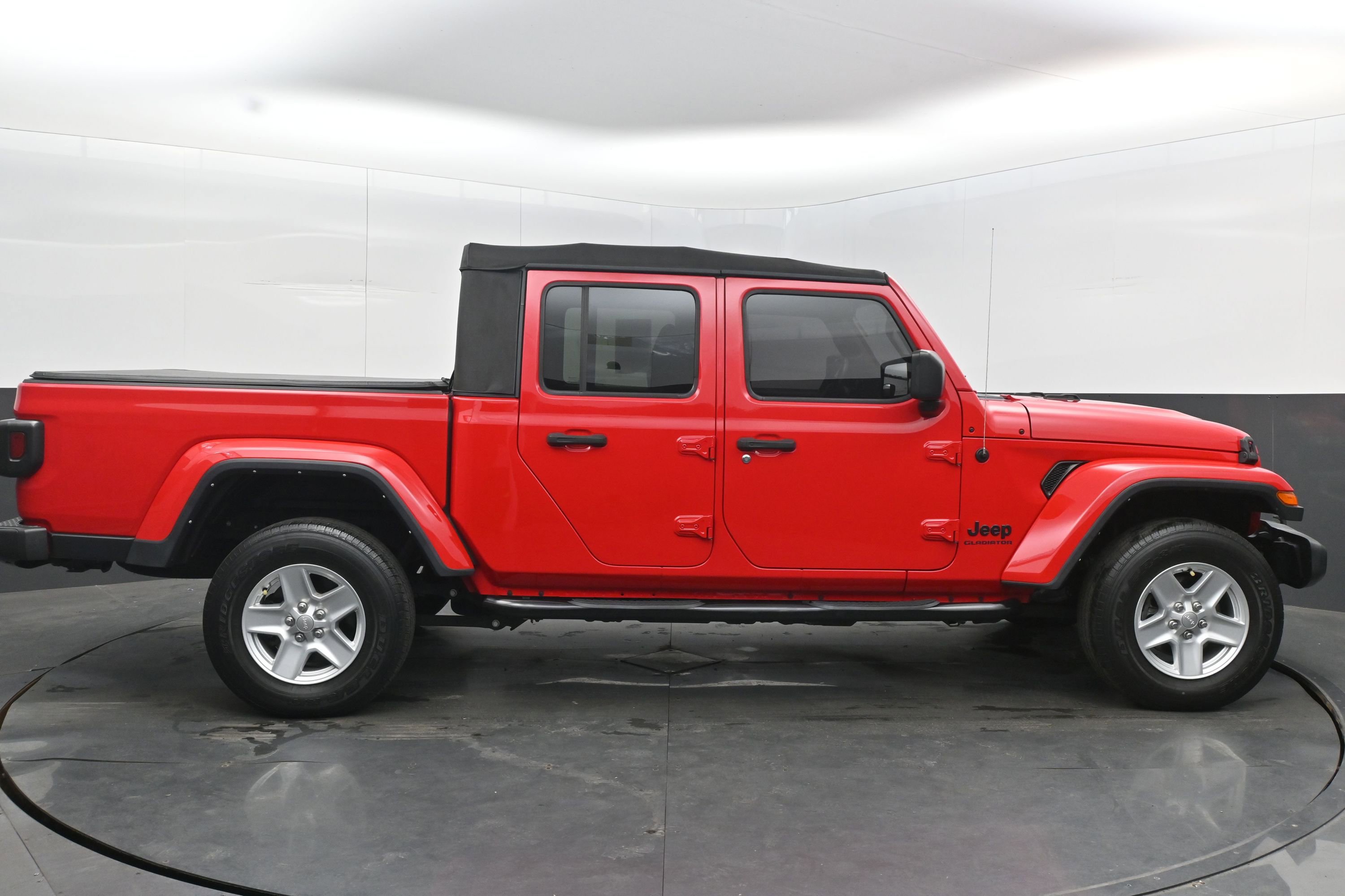 Used 2022 Jeep Gladiator Sport image 8