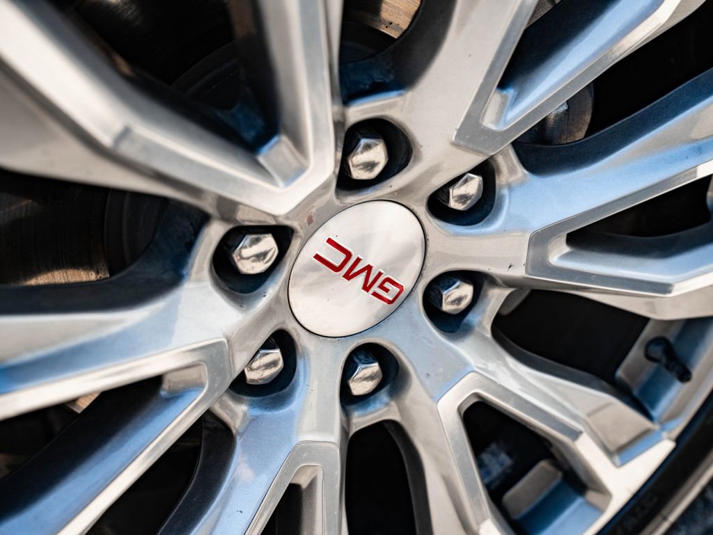 Used 2021 GMC Yukon Denali w/ Denali Premium Package image 8