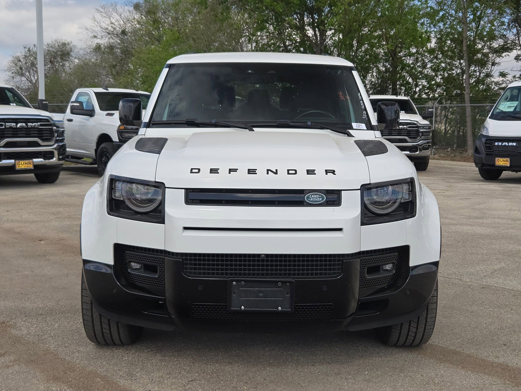 Used 2024 Land Rover Defender 130 X-Dynamic SE image 8