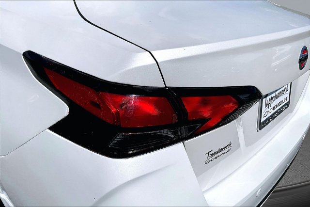 Used 2021 Nissan Versa SV FWD image 22
