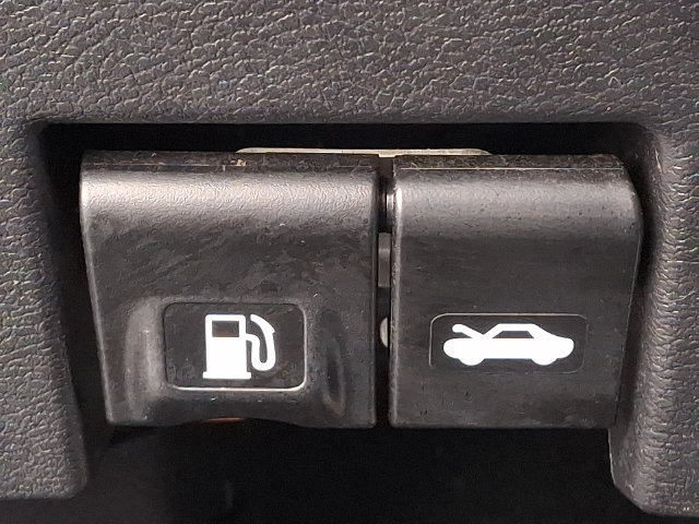 Used 2025 Nissan Versa SV FWD image 23