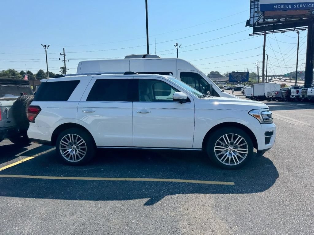 Used 2023 Ford Expedition Limited AWD/4WD image 9