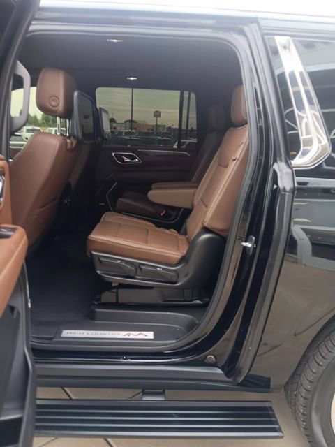 Used 2021 Chevrolet Suburban High Country image 13