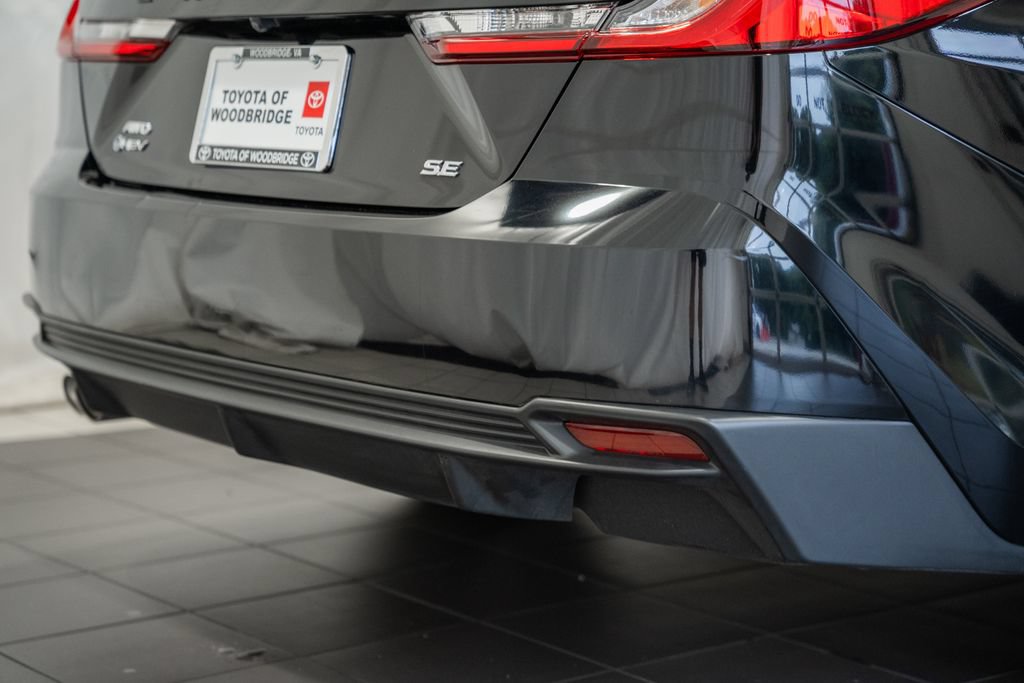 Used 2025 Toyota Camry SE AWD/4WD image 9