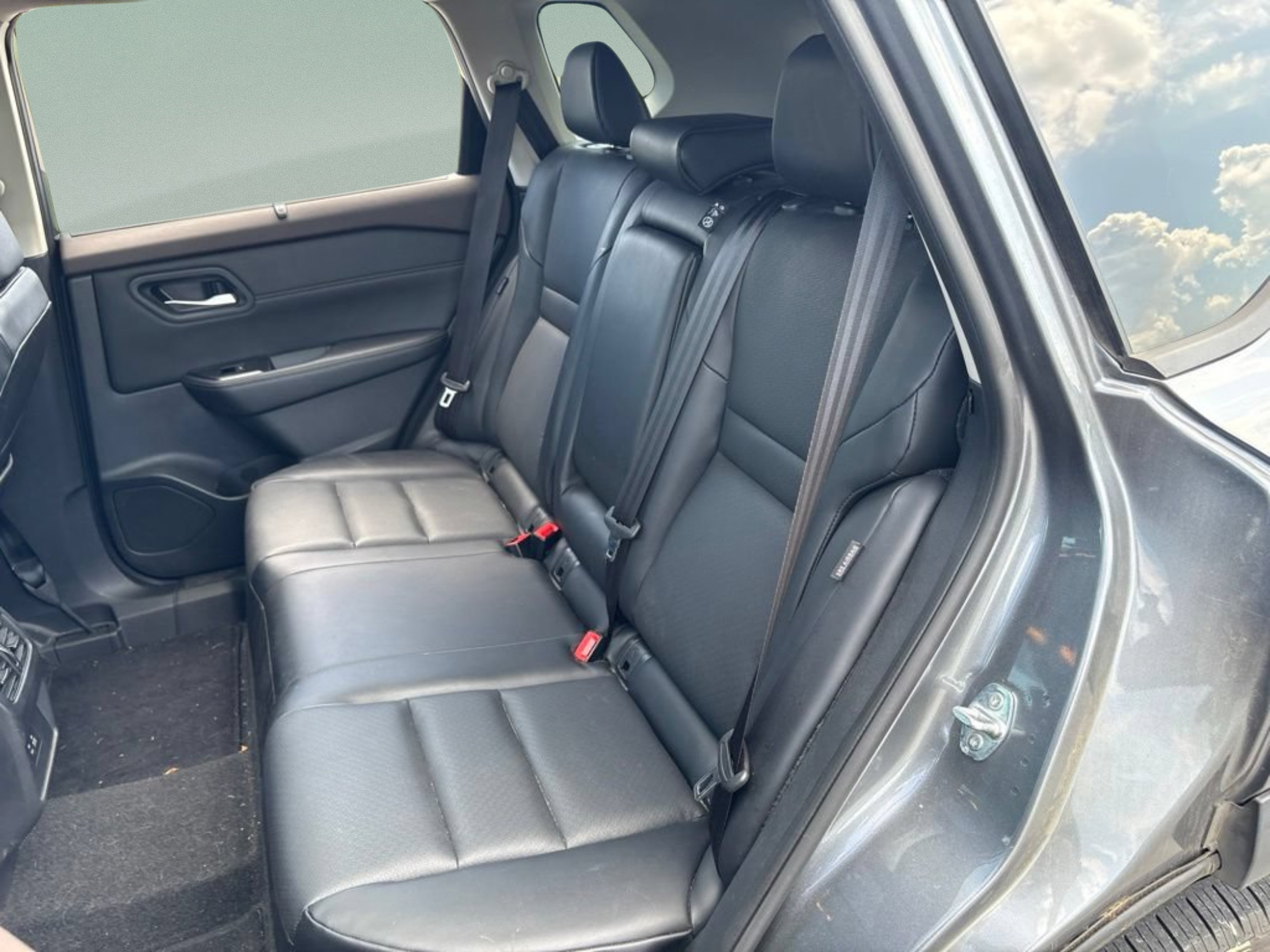 Used 2023 Nissan Rogue SV w/ SV Premium B Package FWD image 18