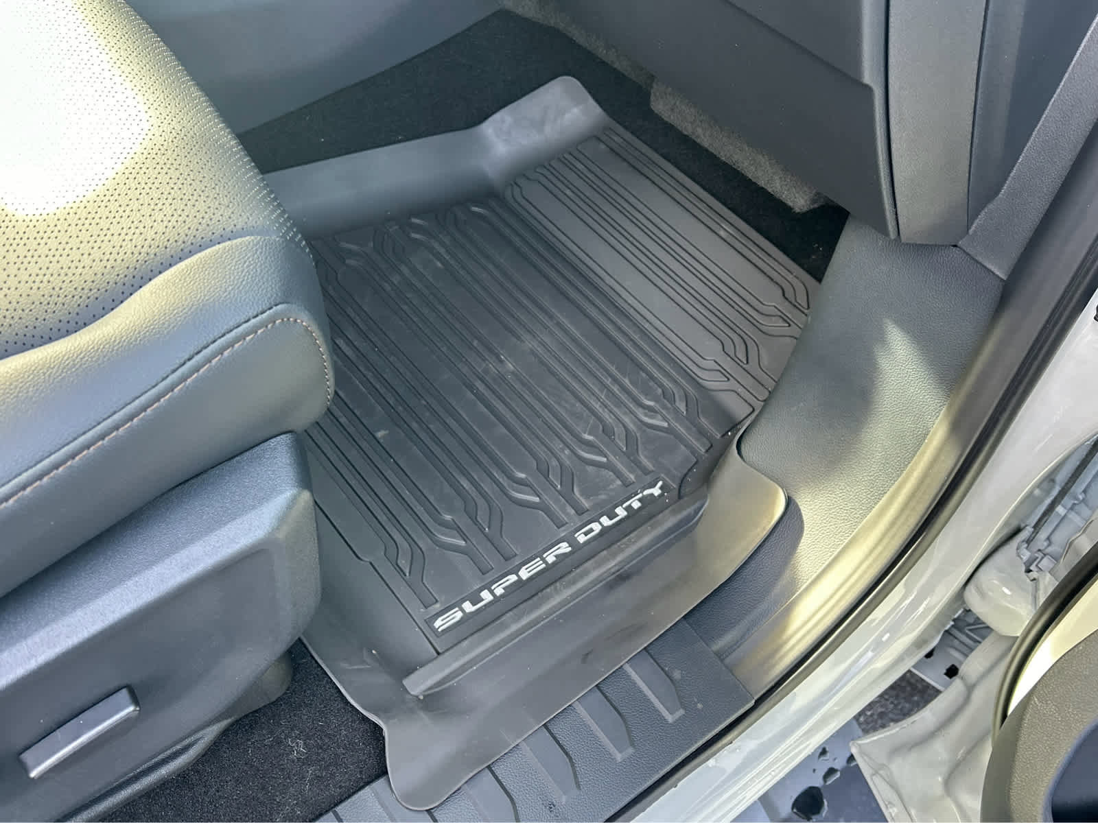 New 2026 Ford F250 Lariat w/ Black Appearance Package image 21