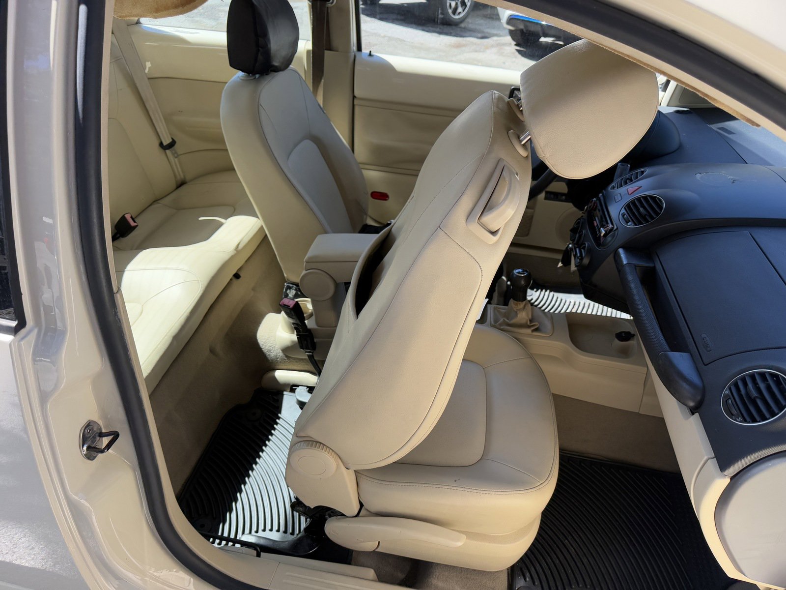 Used 2008 Volkswagen Beetle S image 19