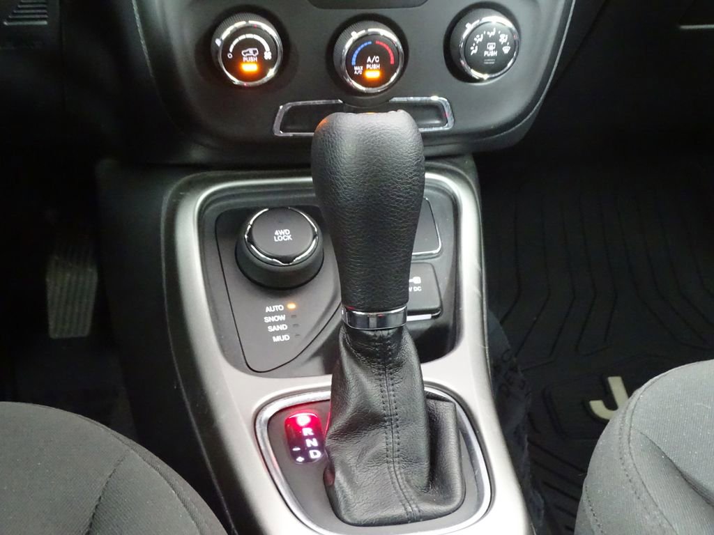 Used 2018 Jeep Compass Sport w/ Mopar Graphics Package image 36