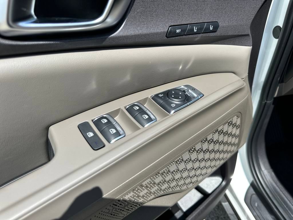 New 2025 Kia Carnival EX image 11