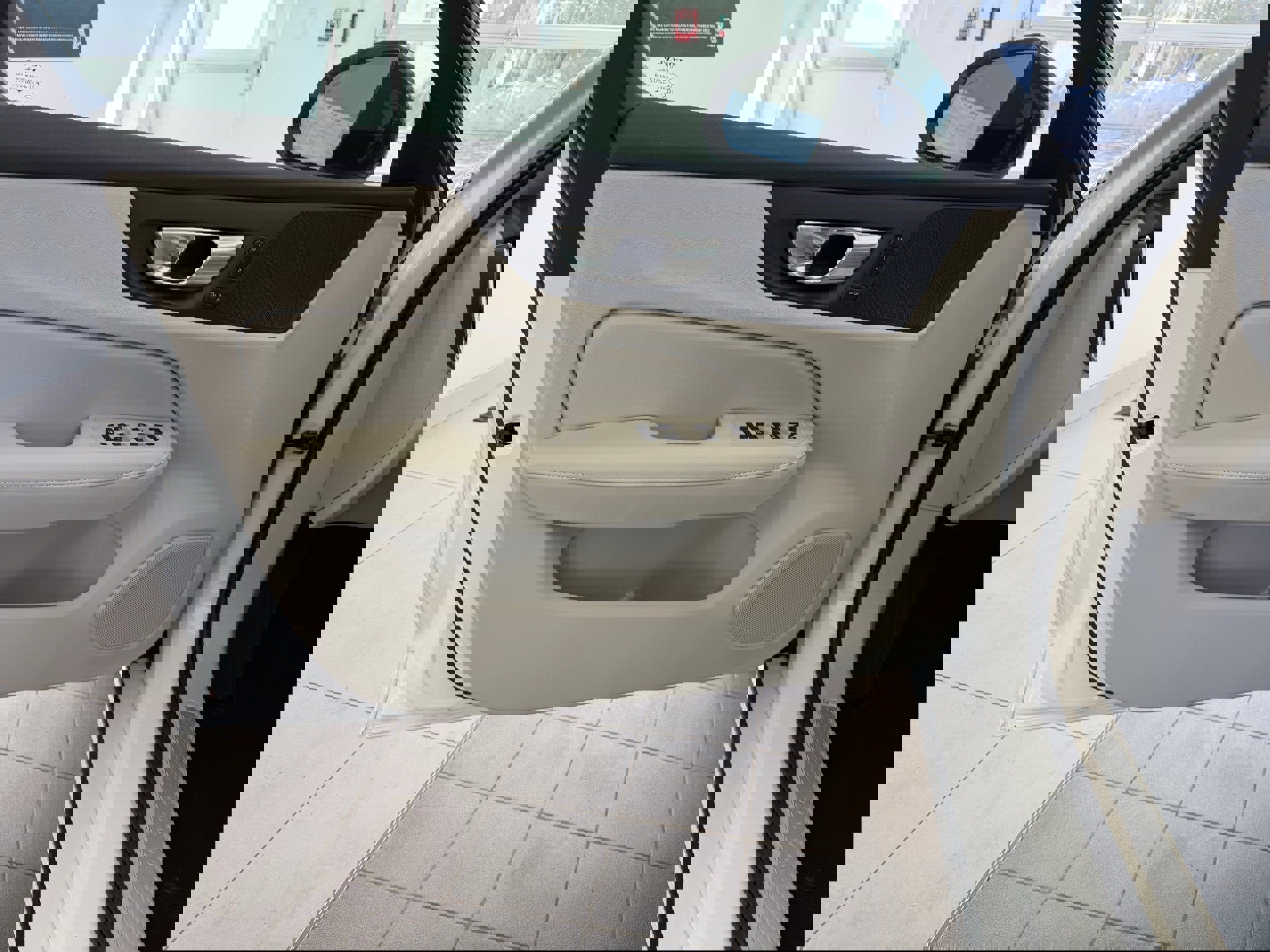 Certified 2025 Volvo S60 B5 Core image 17