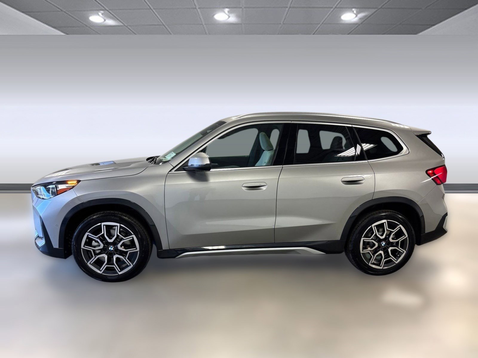 Used 2026 BMW X1 xDrive28i w/ Convenience Package AWD/4WD image 2