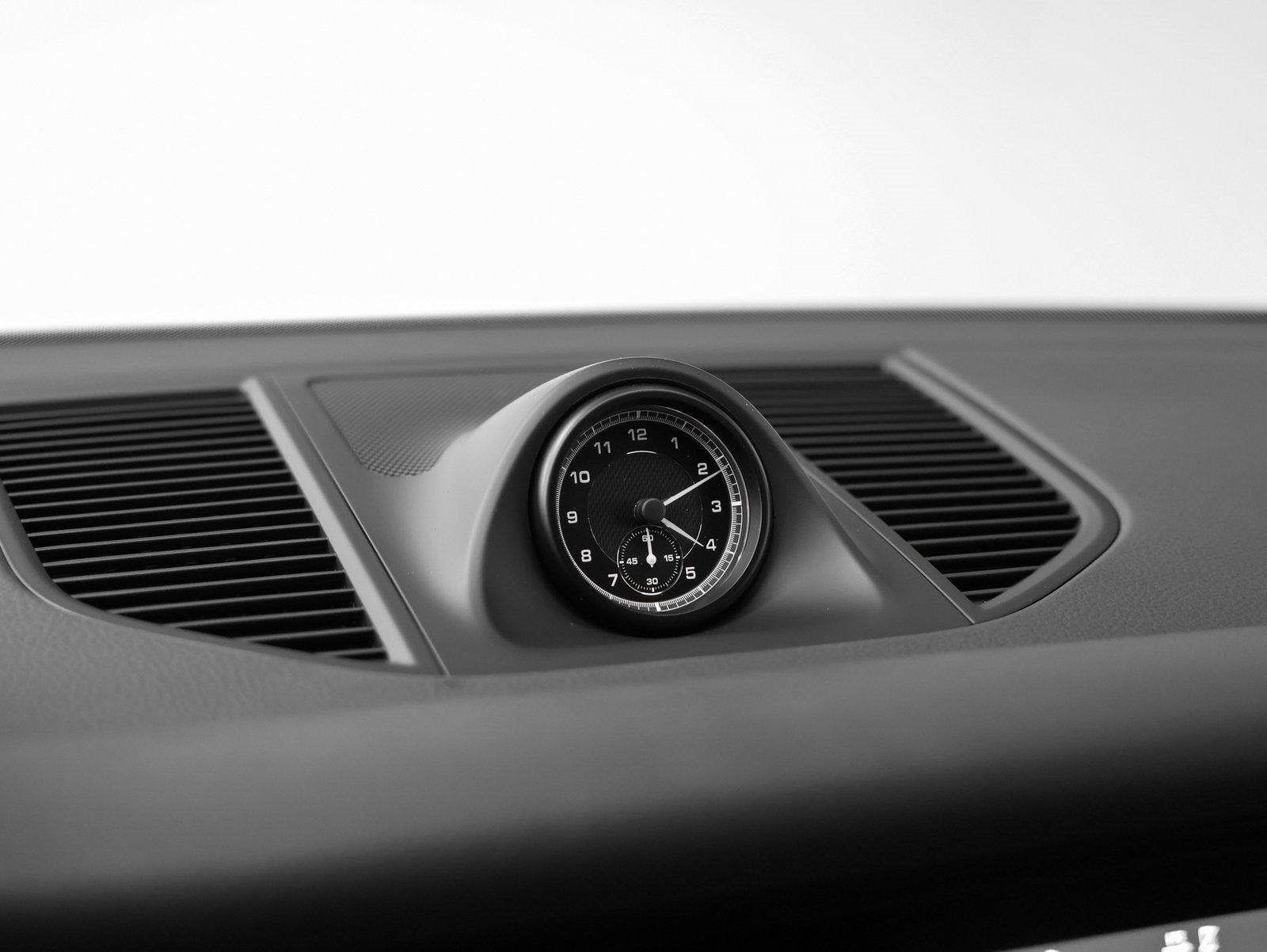 Certified 2025 Porsche Macan image 34