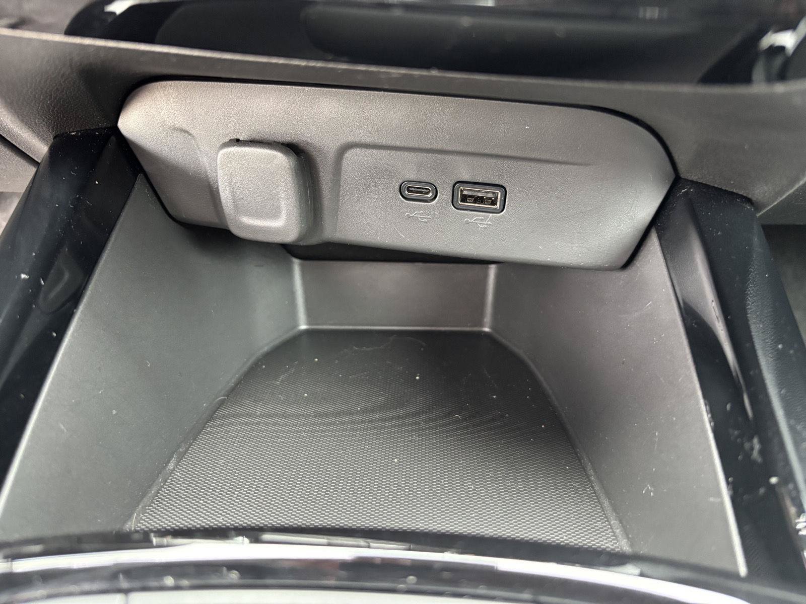 Used 2024 Chevrolet Trax LT w/ LT Convenience Package FWD image 25