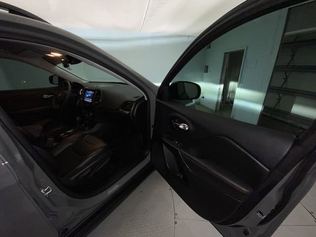 Used 2022 Jeep Cherokee Trailhawk AWD/4WD image 23