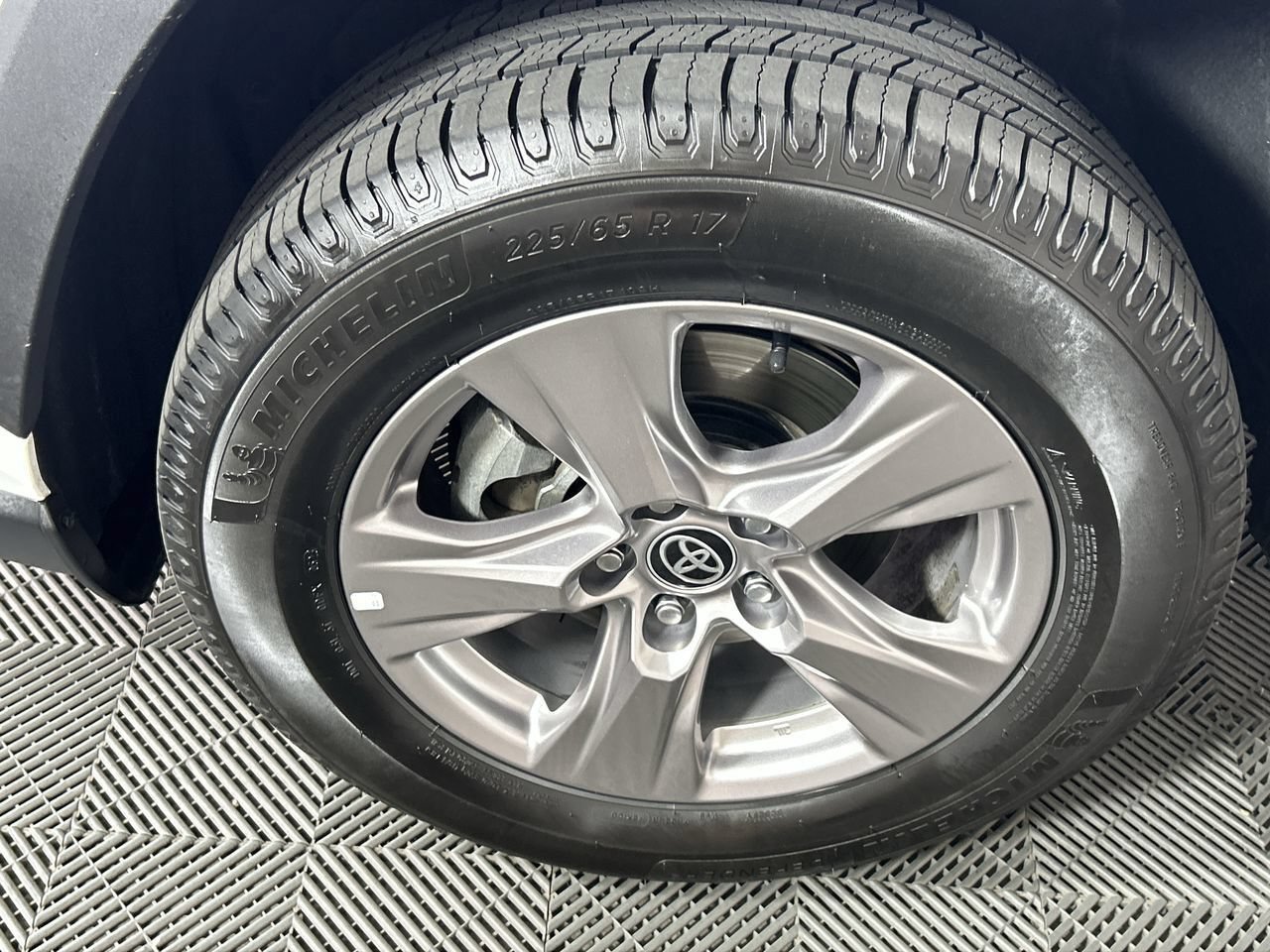 Used 2022 Toyota RAV4 XLE w/ Convenience Package FWD image 9