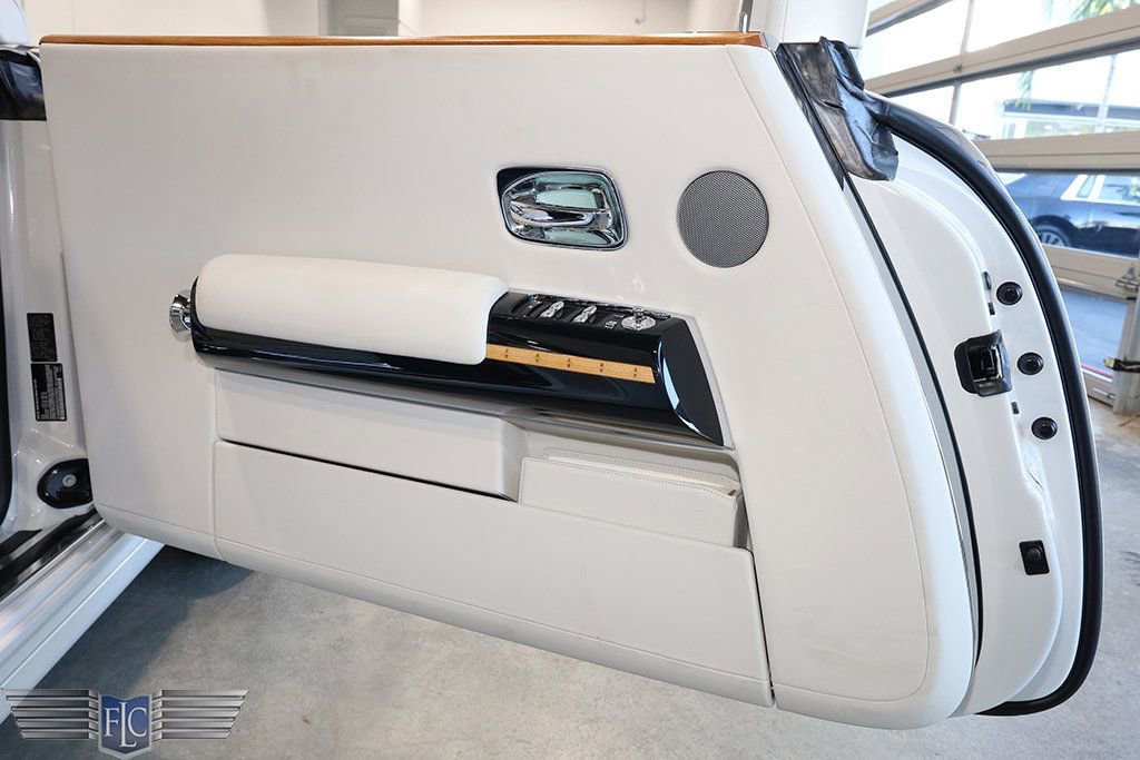 Used 2017 Rolls-Royce Phantom Drophead Coupe image 18