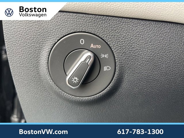 New 2025 Volkswagen Taos SEL image 20