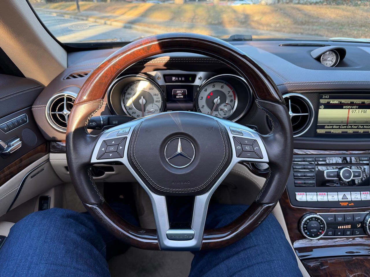 Used 2014 Mercedes-Benz SL 550 w/ Driver Assistance Package image 16