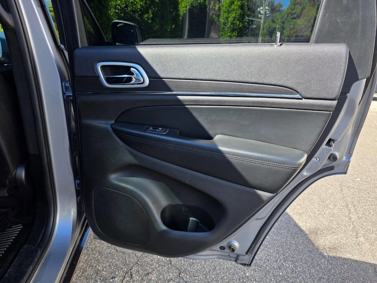 Used 2018 Jeep Grand Cherokee Limited image 34