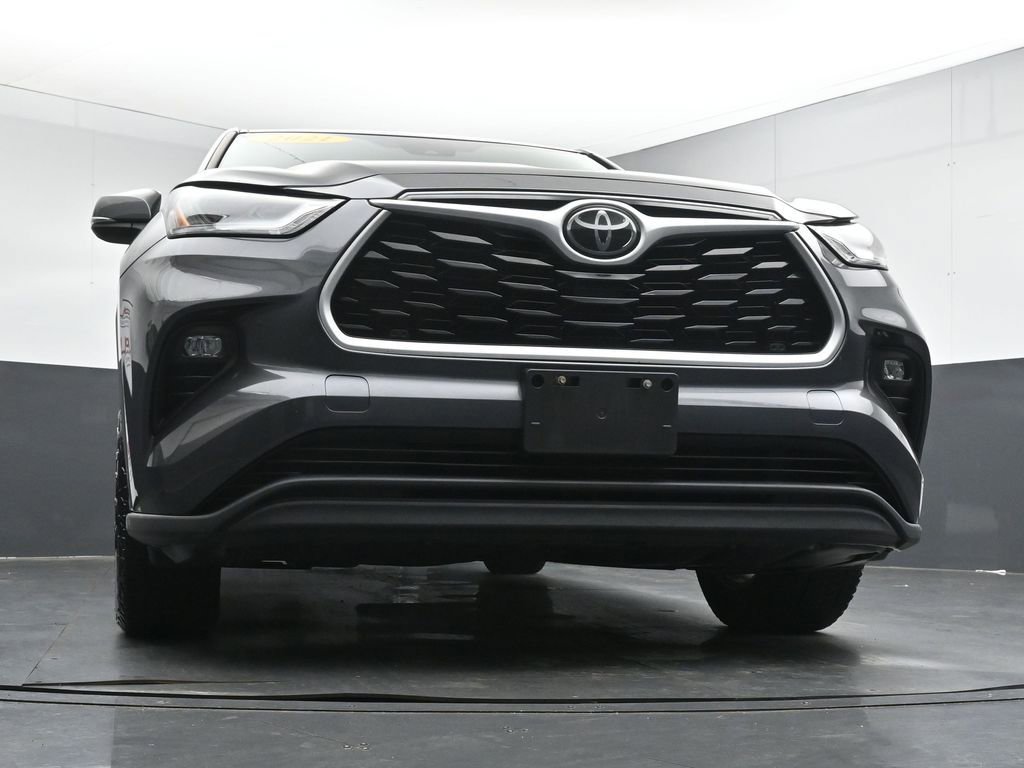 Used 2021 Toyota Highlander LE AWD/4WD image 36