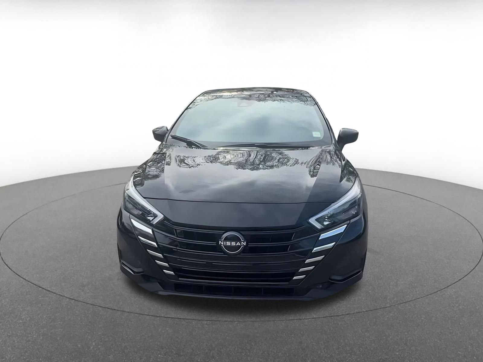 Used 2025 Nissan Versa SV FWD image 4