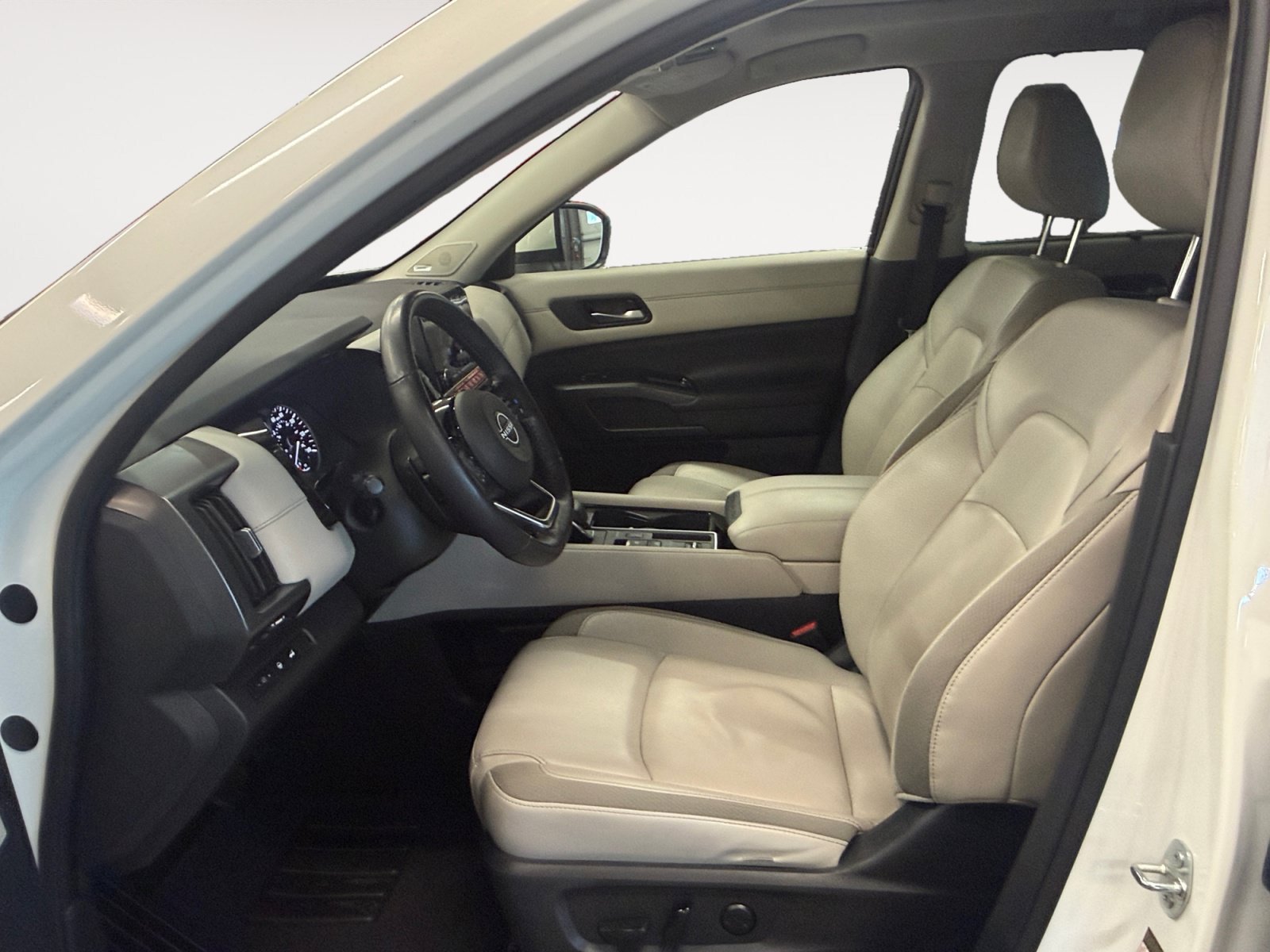Used 2024 Nissan Pathfinder SL w/ SL Premium Package FWD image 24