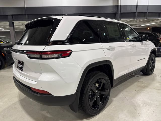 New 2025 Jeep Grand Cherokee Altitude image 11