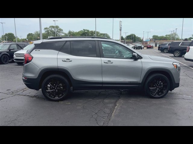 Certified 2023 GMC Terrain SLE w/ Driver Convenience Package AWD/4WD image 9