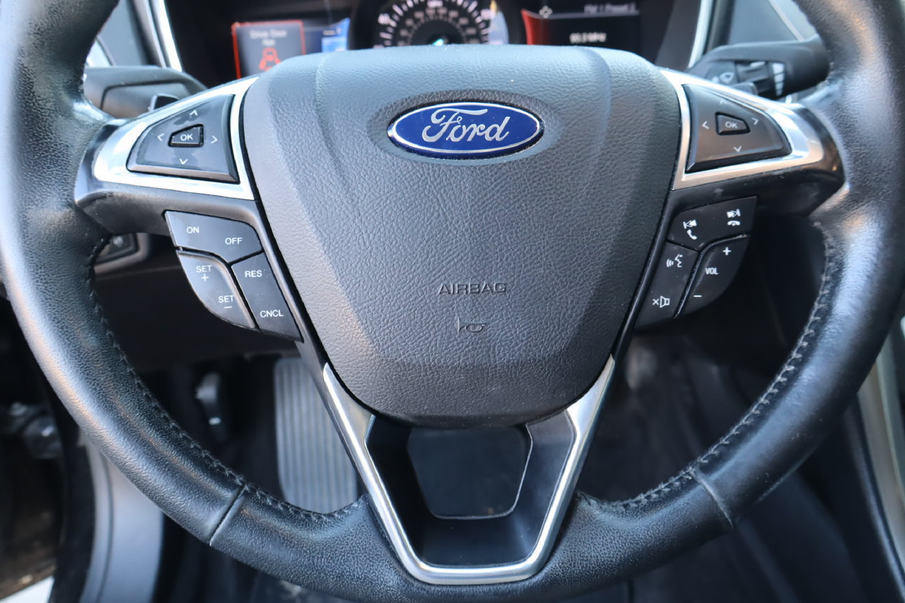 Used 2017 Ford Fusion SE w/ Fusion SE Technology Package FWD image 11