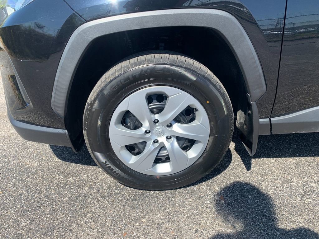 Used 2021 Toyota RAV4 LE image 33