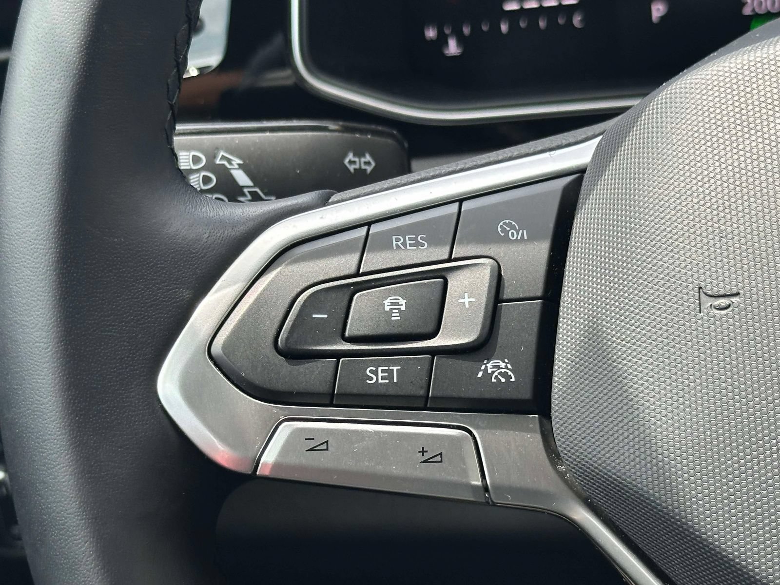 Certified 2025 Volkswagen Jetta Sport FWD image 22