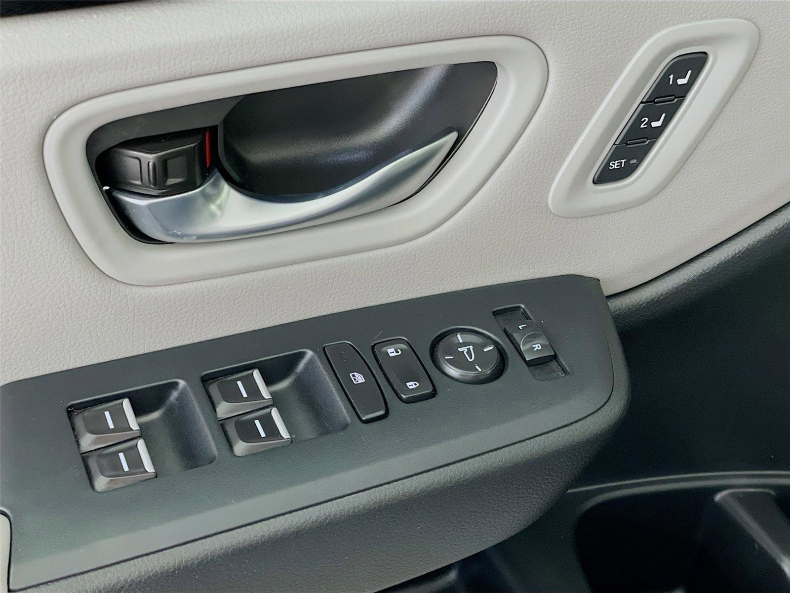 Used 2025 Honda Pilot Touring image 24