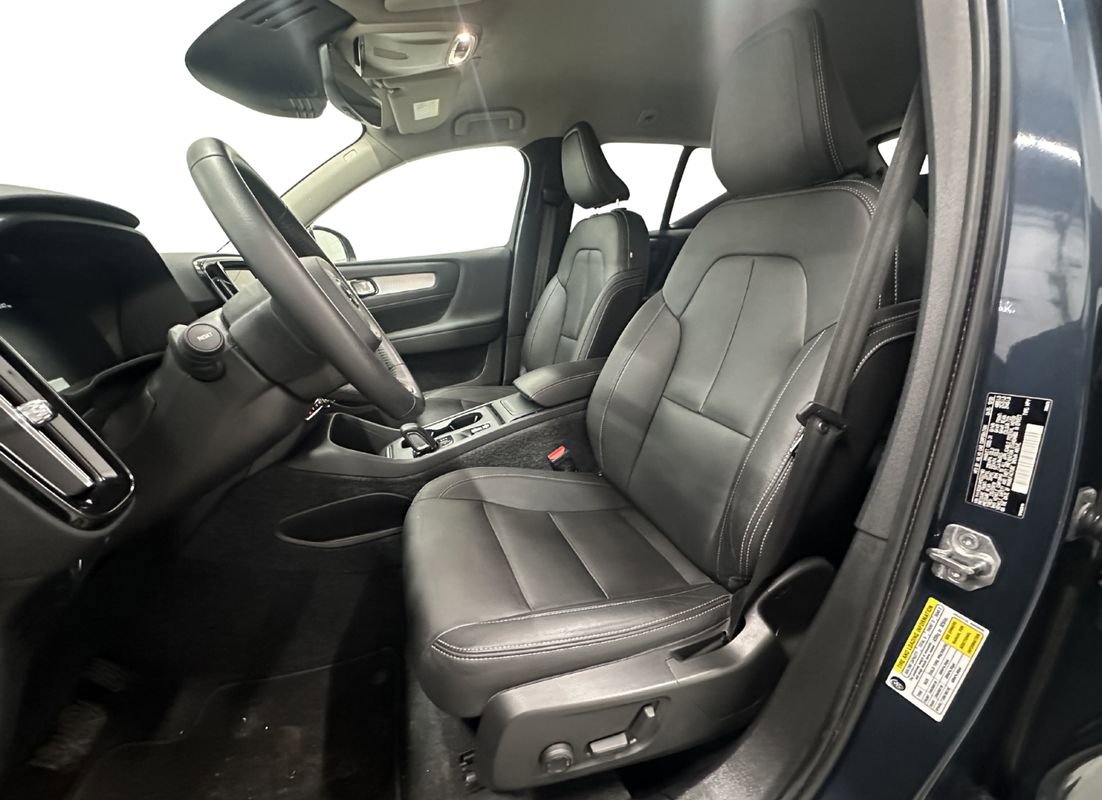 Used 2021 Volvo XC40 T5 Momentum image 10