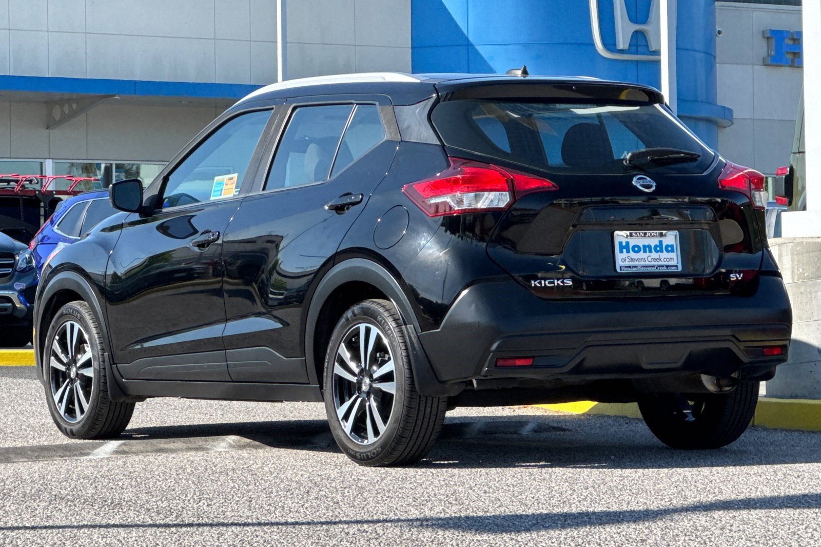 Used 2019 Nissan Kicks SV image 3