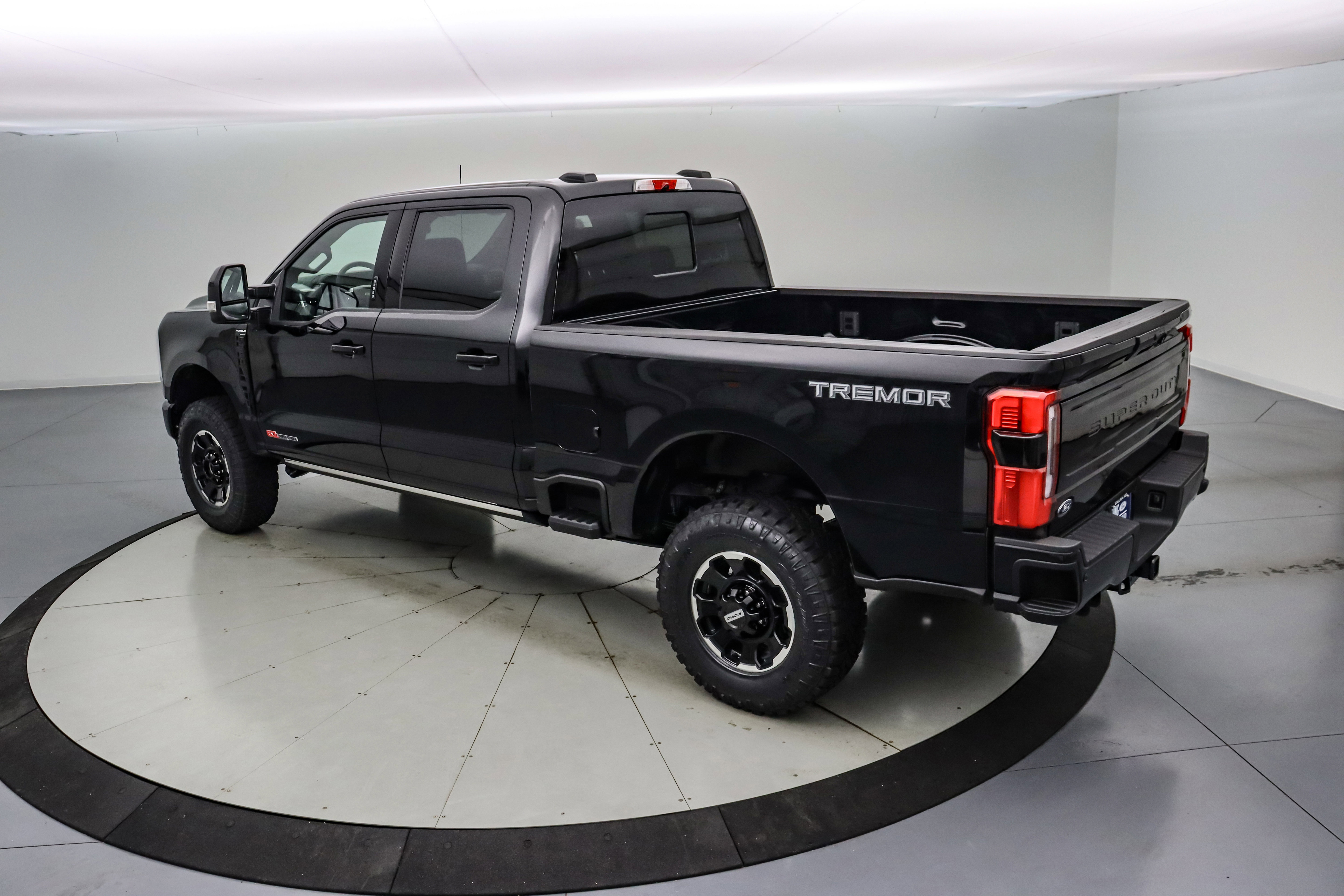 New 2026 Ford F350 Platinum w/ Tremor Off-Road Package image 7