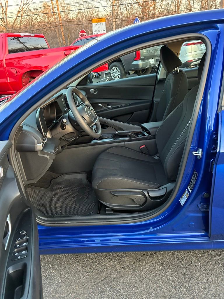 Used 2023 Hyundai Elantra SEL image 21