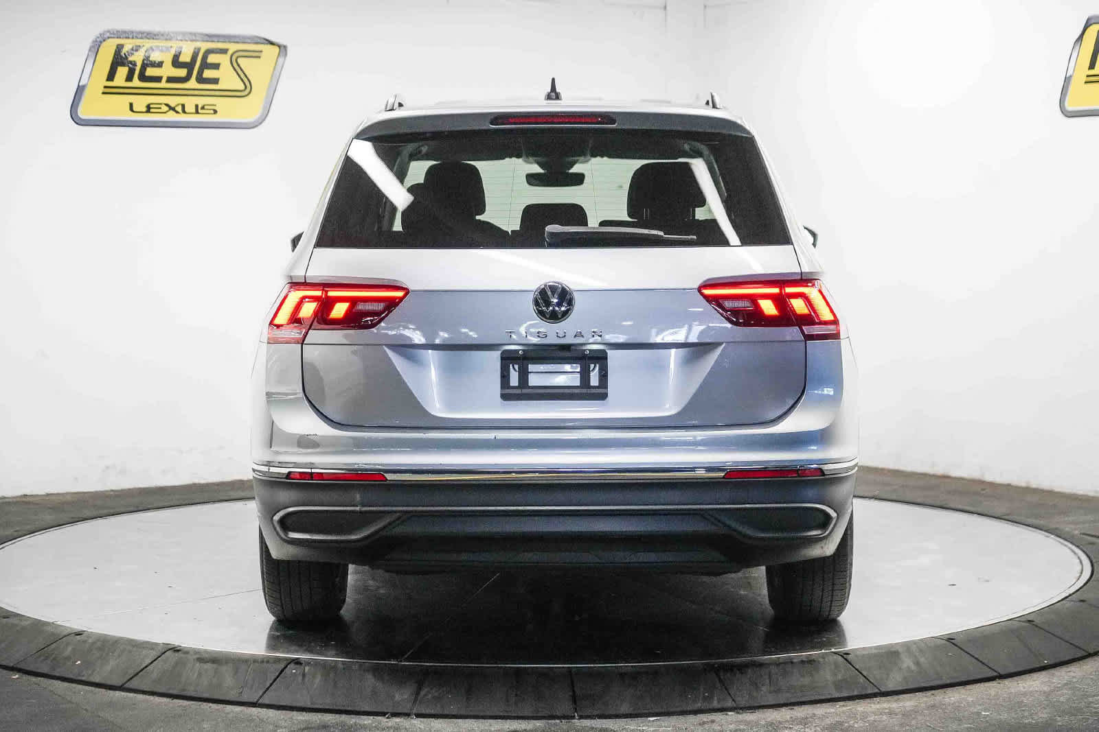 Used 2024 Volkswagen Tiguan S FWD image 5