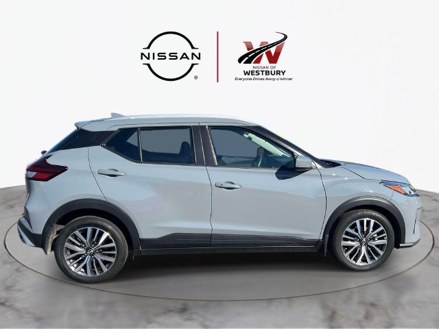 Used 2024 Nissan Kicks SV FWD image 2