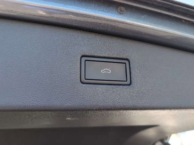 Used 2022 Volkswagen Tiguan SE w/ Panoramic Sunroof Package image 28