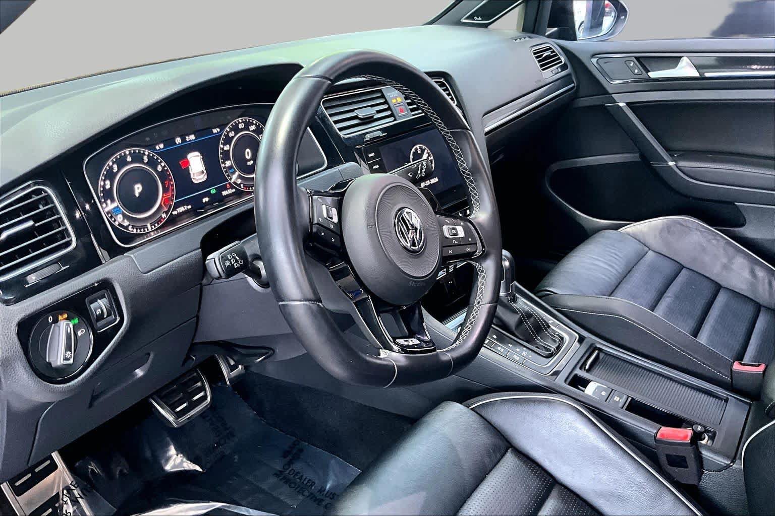 Used 2018 Volkswagen Golf R 4-Door AWD/4WD image 18