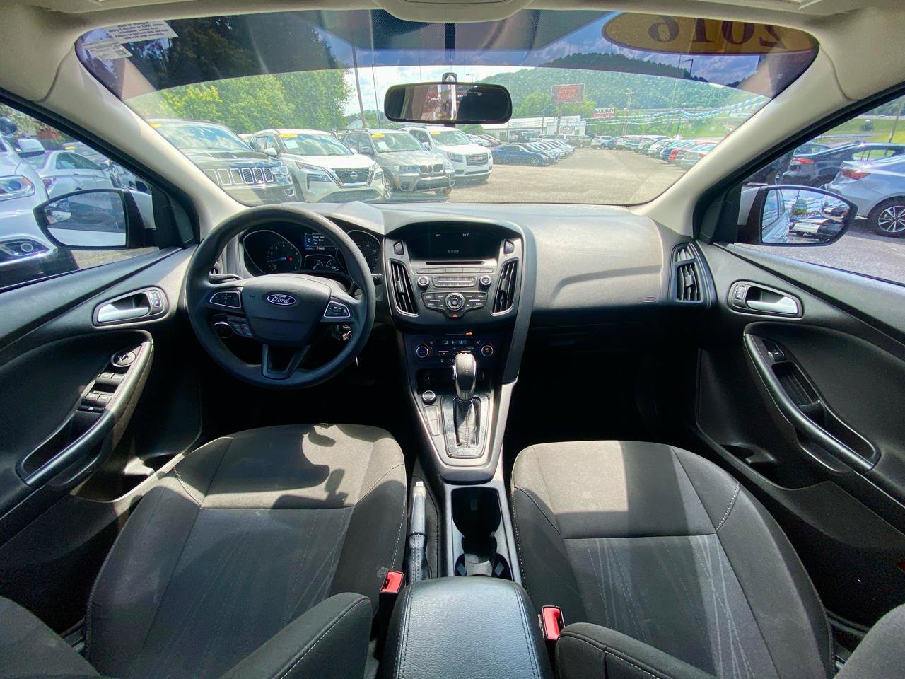 Used 2017 Ford Focus SE FWD image 14