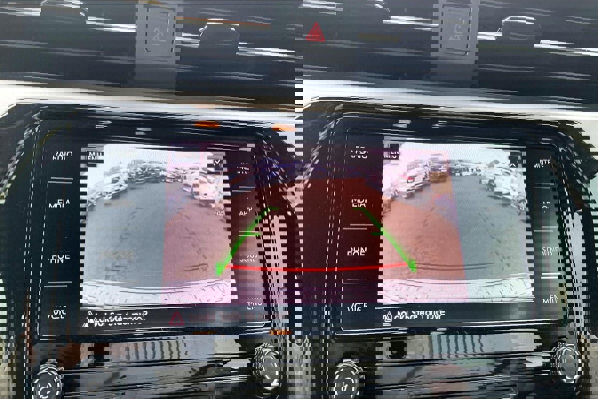 Used 2022 Volkswagen Passat 2.0T SE image 18