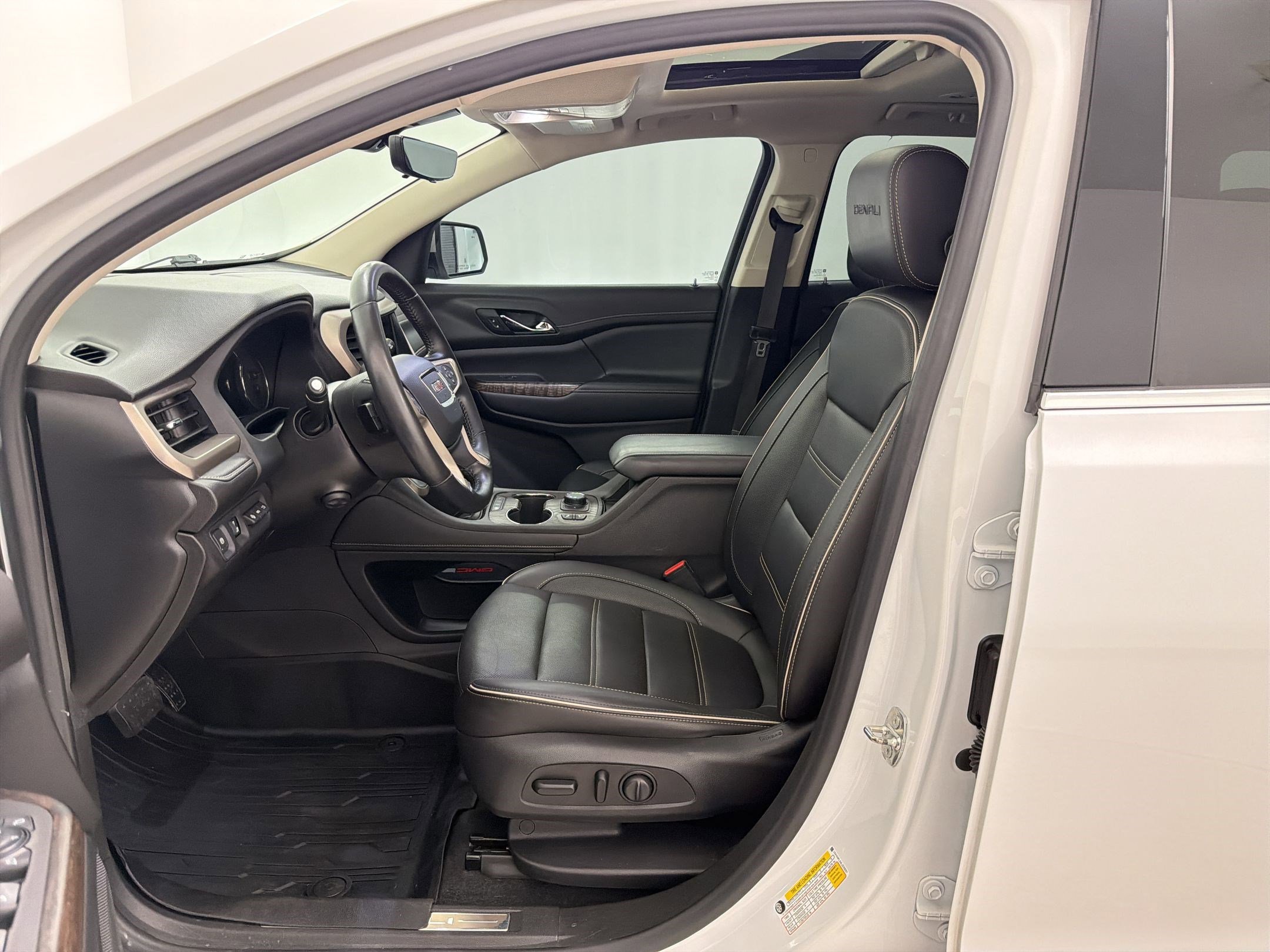 Used 2020 GMC Acadia Denali w/ Technology Package image 5