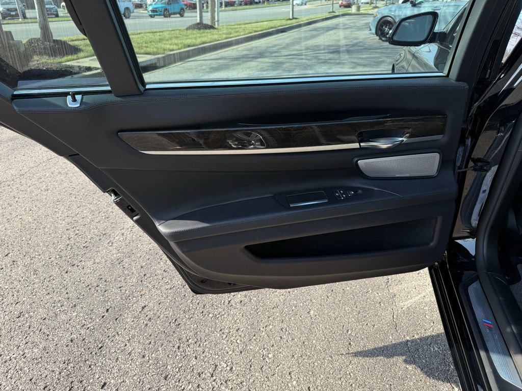 Used 2013 BMW 750Li image 34