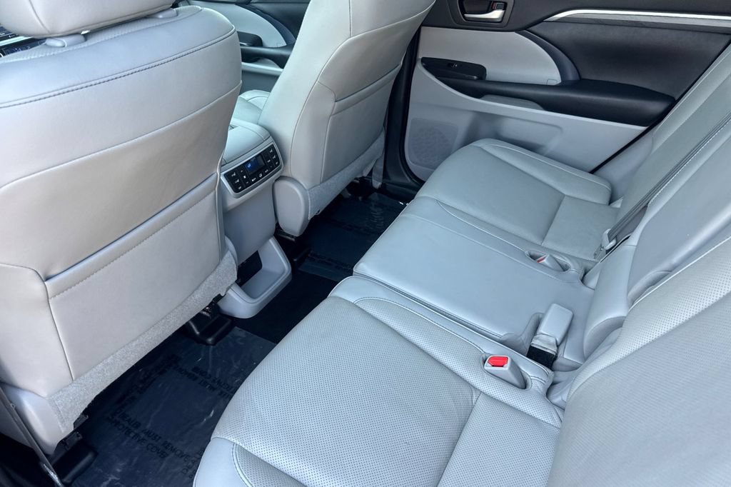 Used 2019 Toyota Highlander Limited Platinum AWD/4WD image 11