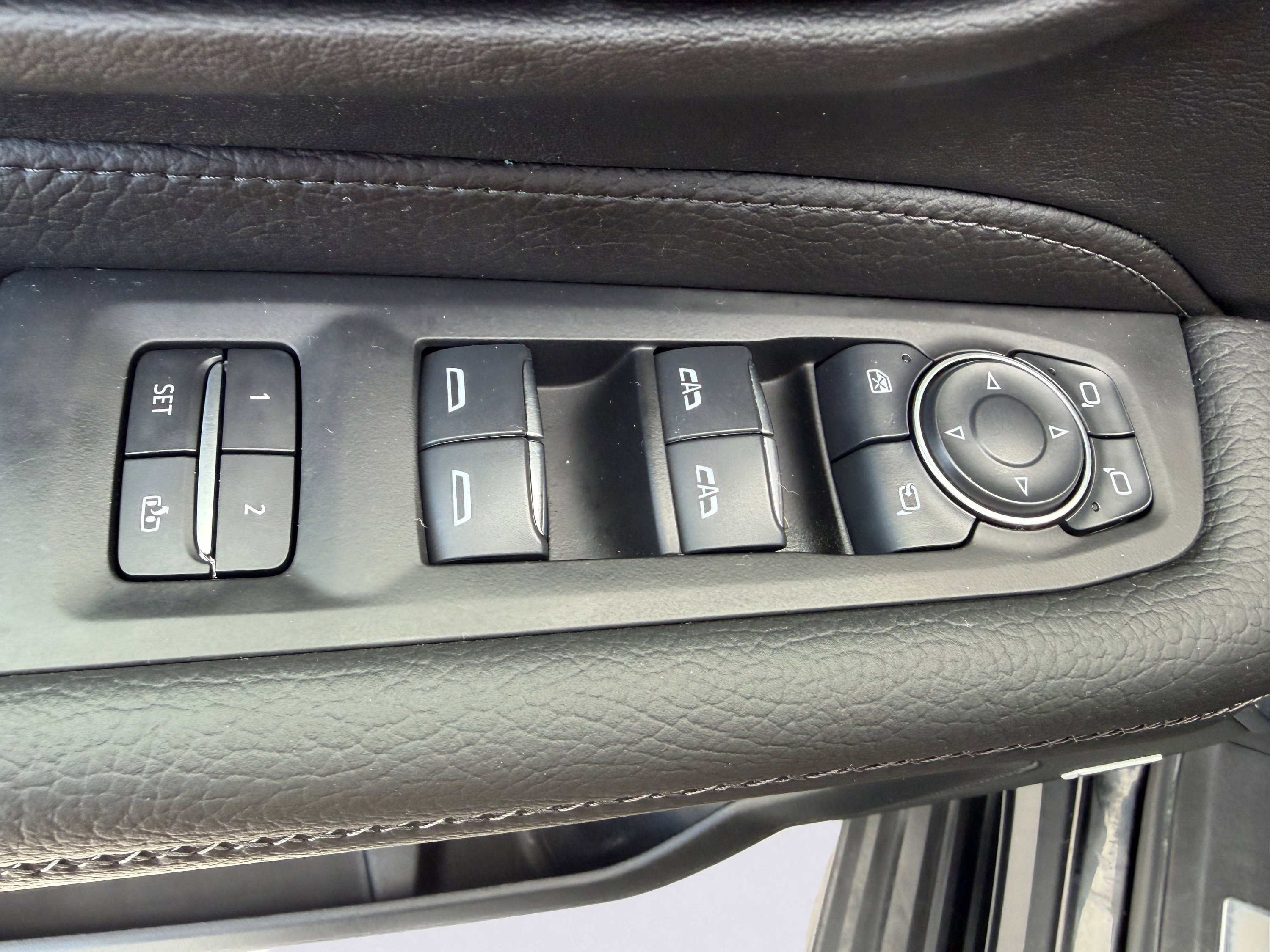 Used 2024 GMC Yukon XL Denali w/ Advanced Technology Package image 35