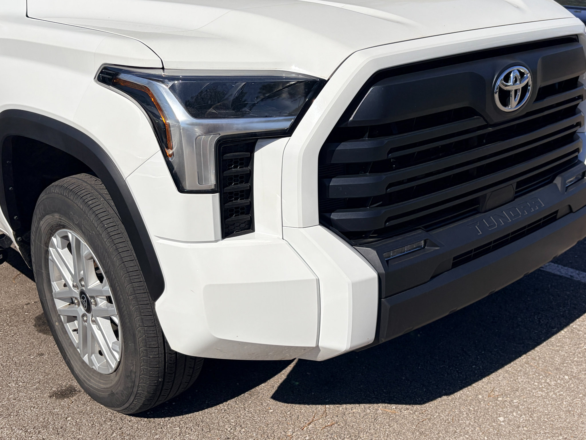 Used 2025 Toyota Tundra SR5 w/ SR5 Premium Package AWD/4WD image 19